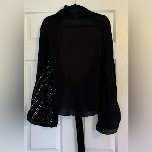 ZARA - RHINESTONE CAPE SLEEVED B...
SI BLACK
REF 8912/597 - Picture 7 of 8